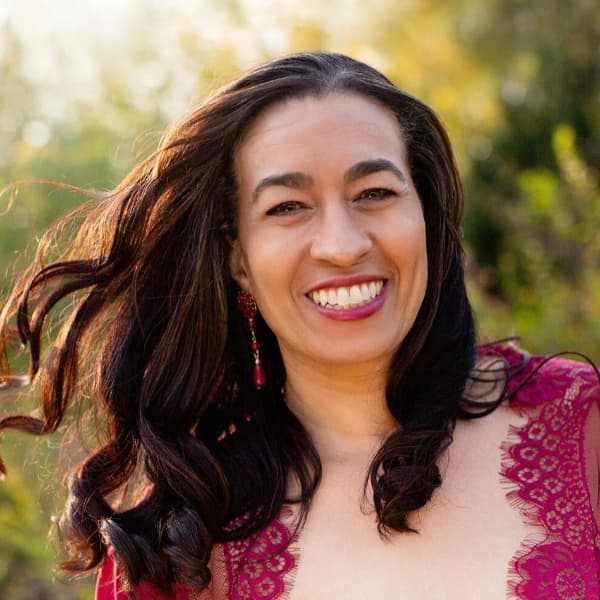 Lynda Hamilton