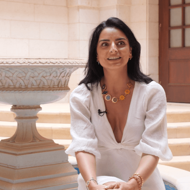 Aislinn Derbez